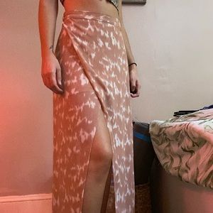 Maxi skirt with slit